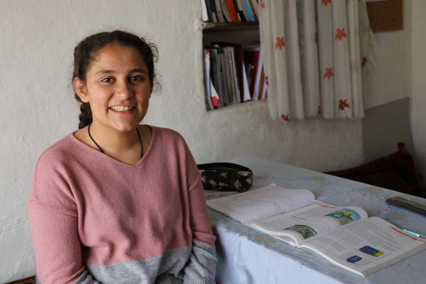 Televizyonları olmadığı için uzaktan eğitim alamayan öğrencinin hayalini eğitimciler gerçe